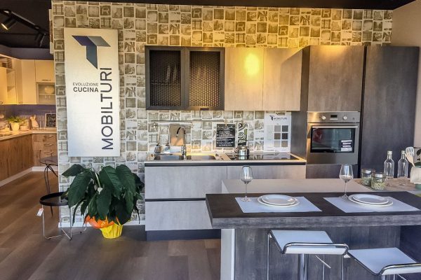 Cucina moderna esposta nel punto vendita Giemmegi Arreda
