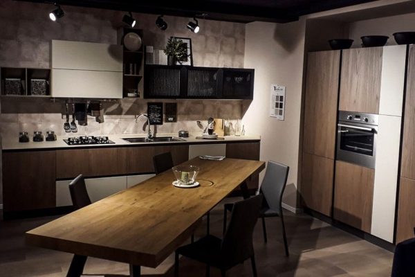 Cucina moderna in legno esposta da Mobili Fianchino