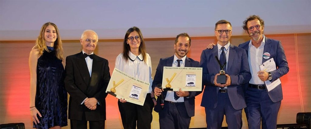 Remise des prix au Groupe Turi, avec la présence de représentants et la remise des distinctions sur scène